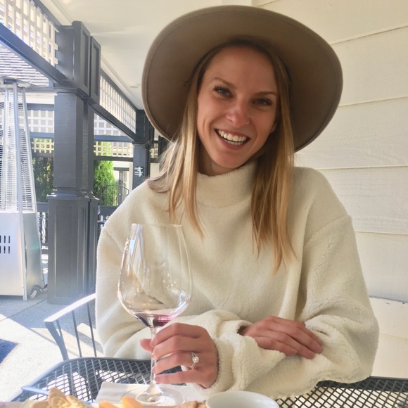 Hello 👋 - Picture 1 of 5